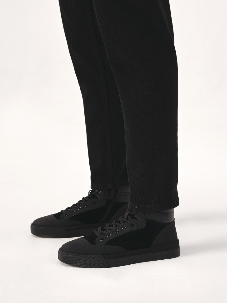 Wysokie sneakersy z trzech różnych materiałów