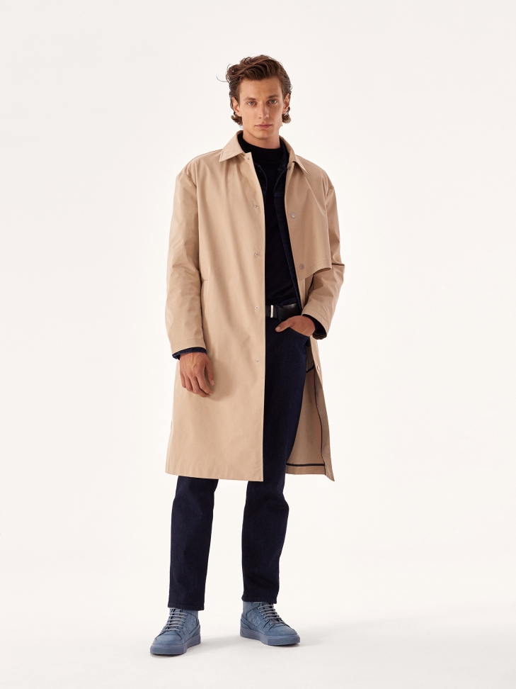 Niebieskie wysokie sneakersy zdobione monogramami