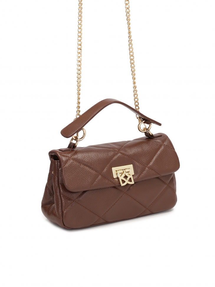 Brązowa torebka z rączką i łańcuchem