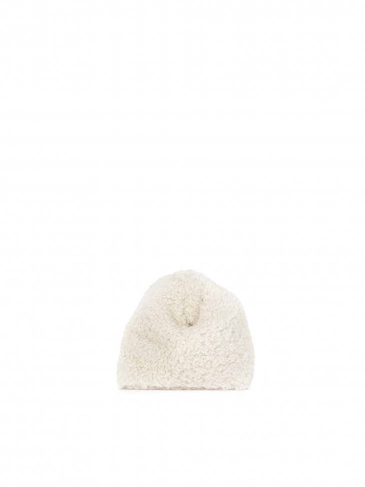 Futrzana kopertówka w jasnym kolorze