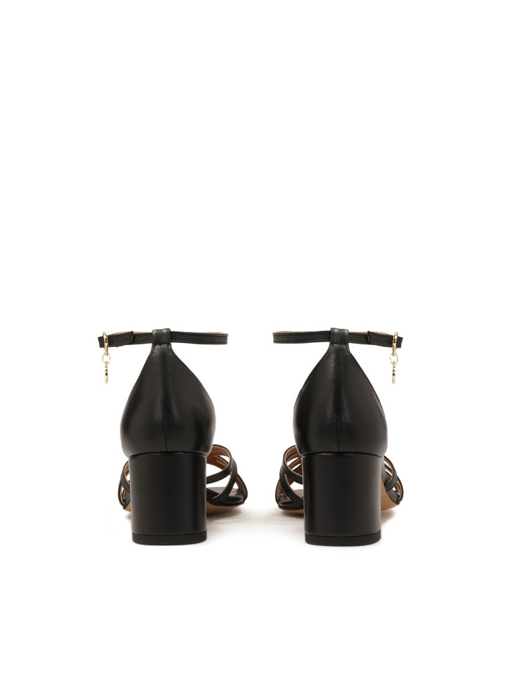 Czarne skórzane sandały z pełną piętą