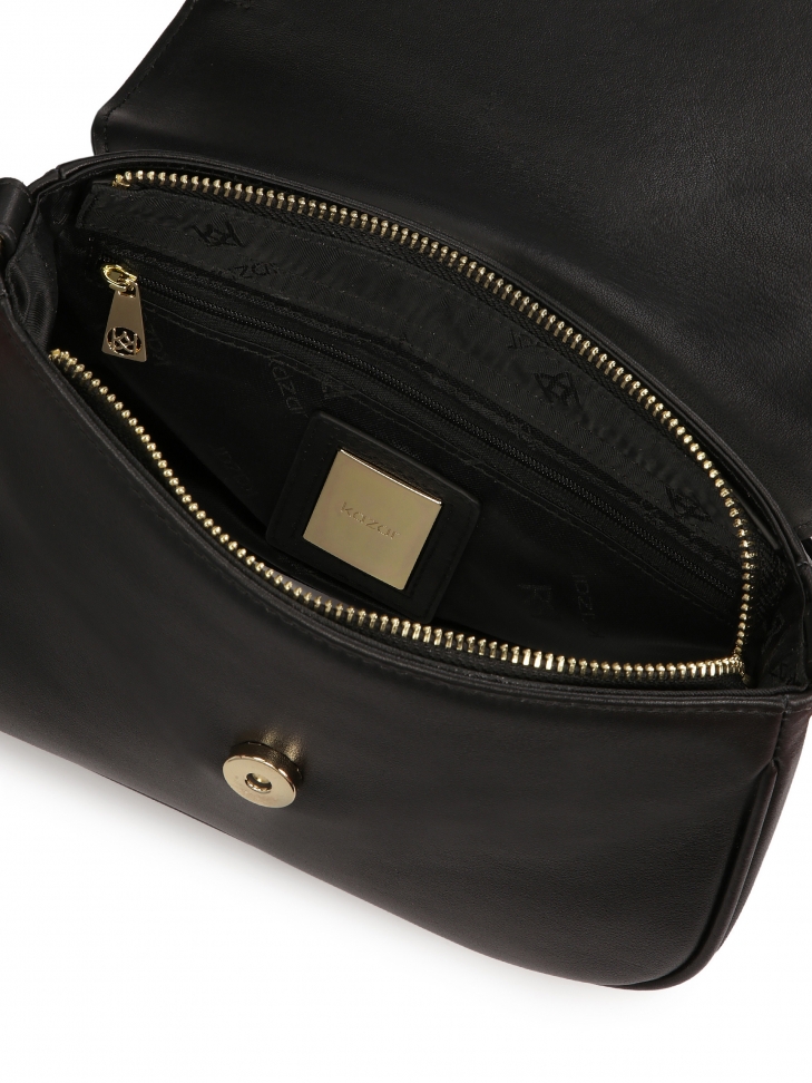 Skórzana torebka na ramię z dekoracyjną klapą