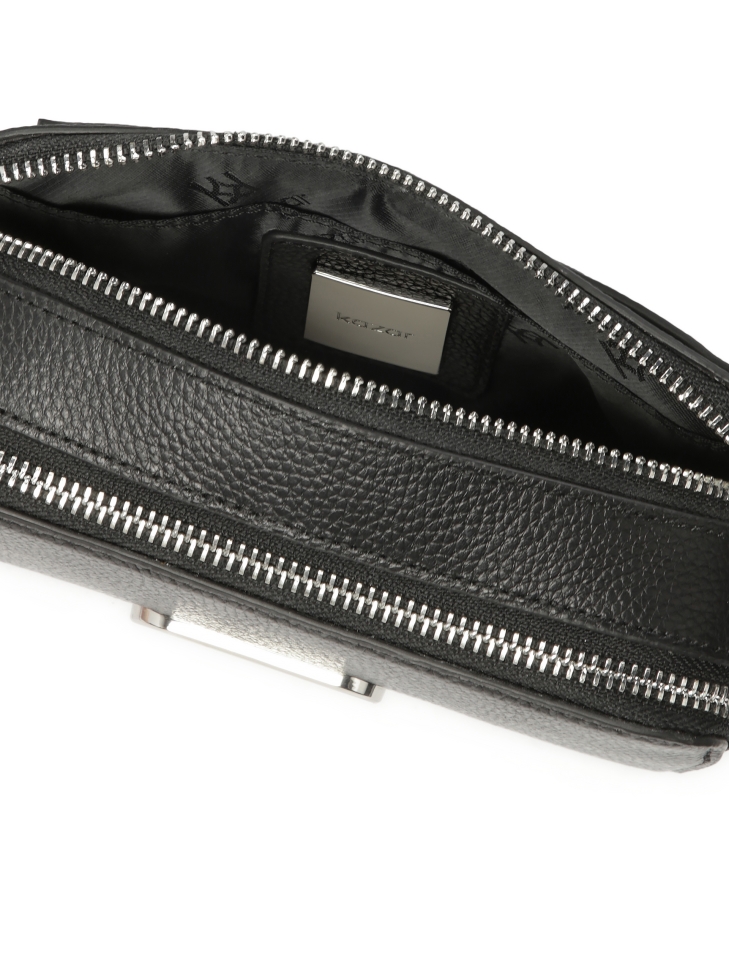 Czarna skórzana torebka z dwoma paskami