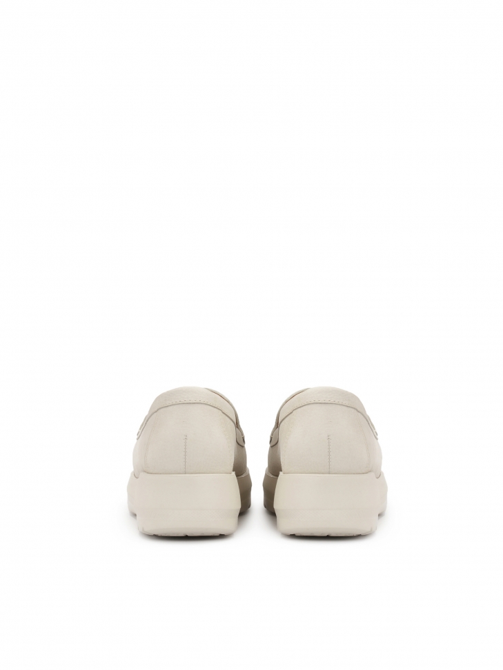 Nubukowe półbuty z grubą podeszwą