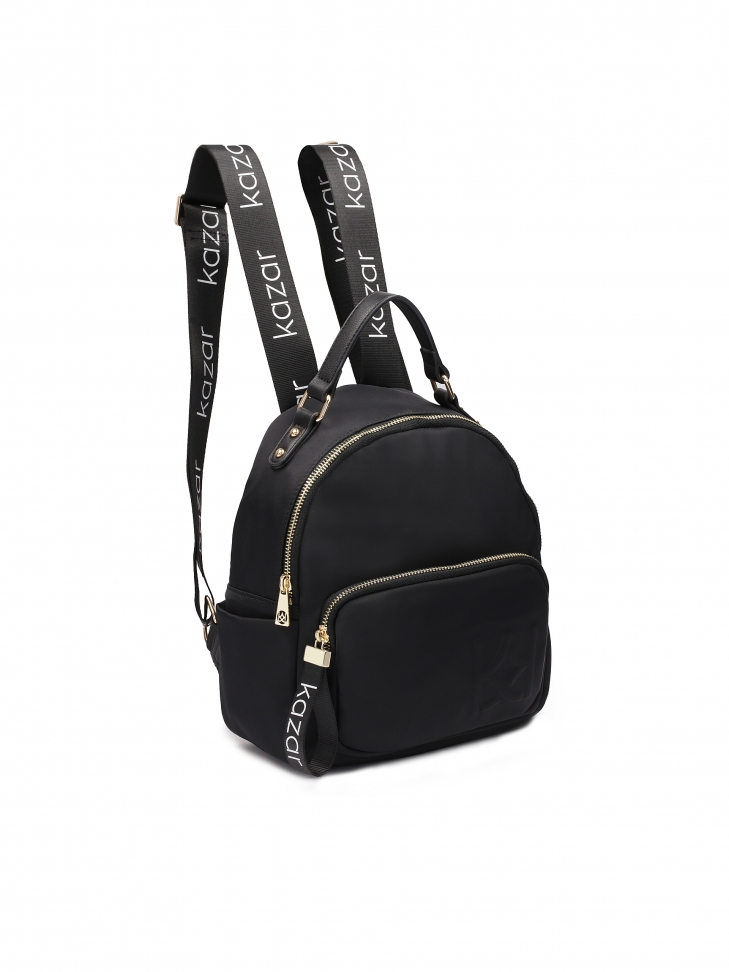 Czarny plecak z tkaniny z recyklingu o pojemnym wnętrzu