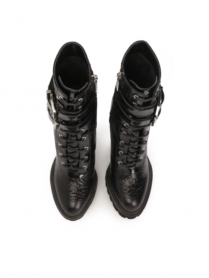 Botki na obcasie z wysoką cholewką