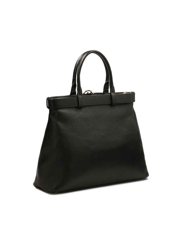 Torebka trapez ozdobiona paskiem