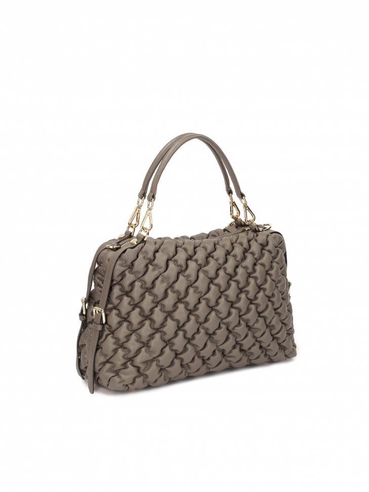 Skórzana torebka z uchwytami zdobiona modnym przeszyciem