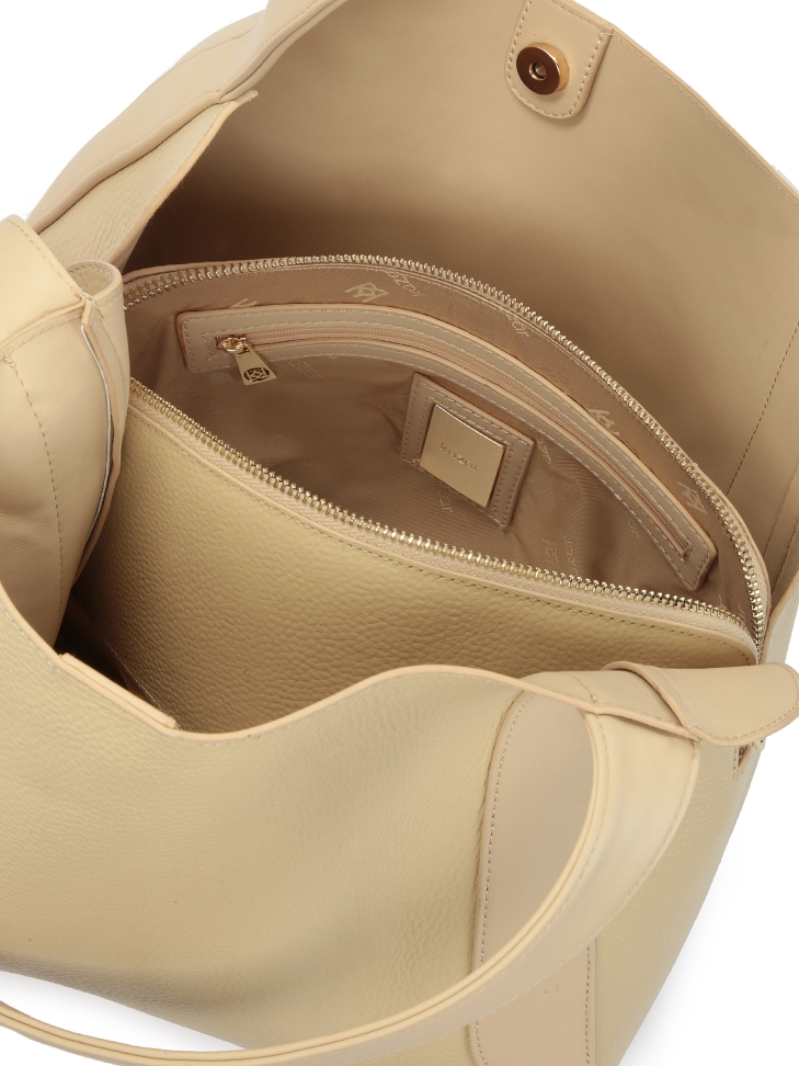 Skórzana torebka na ramię w miejskim stylu