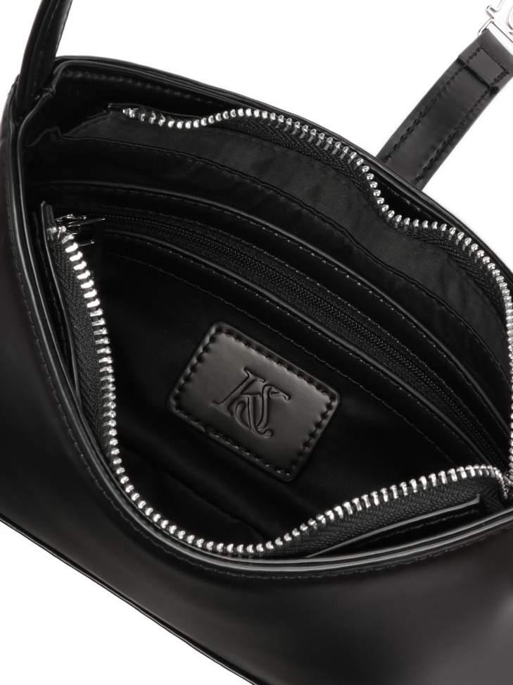 Czarna torebka z ótkim paskiem na ramię