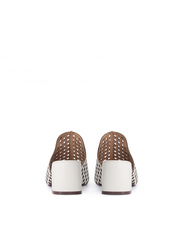 Urocze klapki z laserowo wycinanej skóry off white