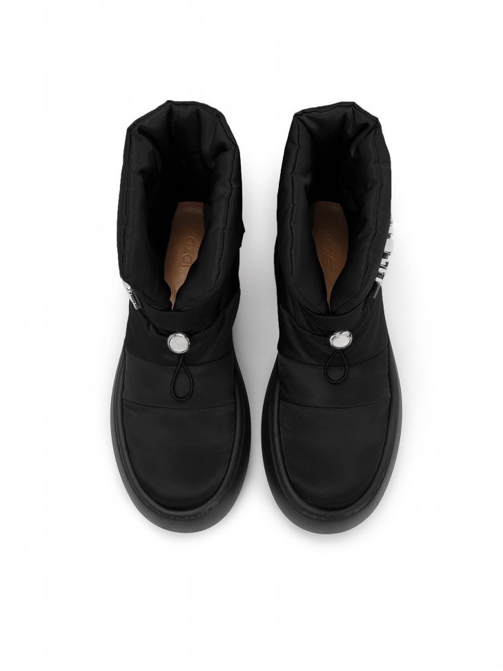 Czarne śniegowce na grubej podeszwie