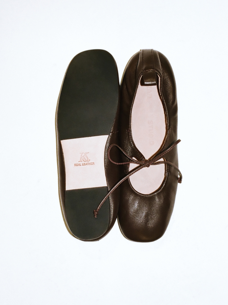 Ciemnobrązowe baleriny z wiązanym rzemykiem