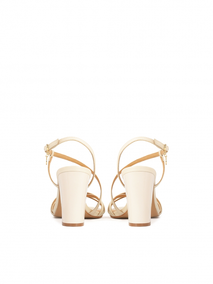 Beżowe sandały damskie