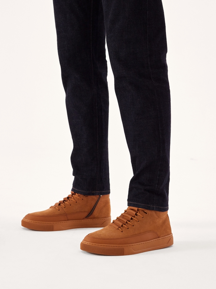 Zamszowe sneakersy z cholewką do kostki