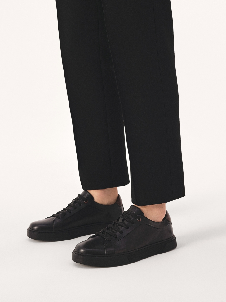 Czarne sneakersy z brązową wstawką