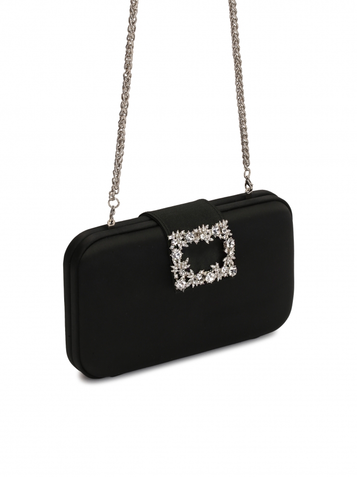 Czarna torebka wieczorowa z tkaniny z biżuteryjnym zapięciem