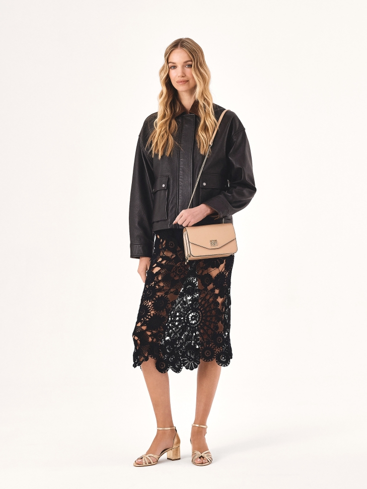 Złote sandały na niskim szerokim obcasie