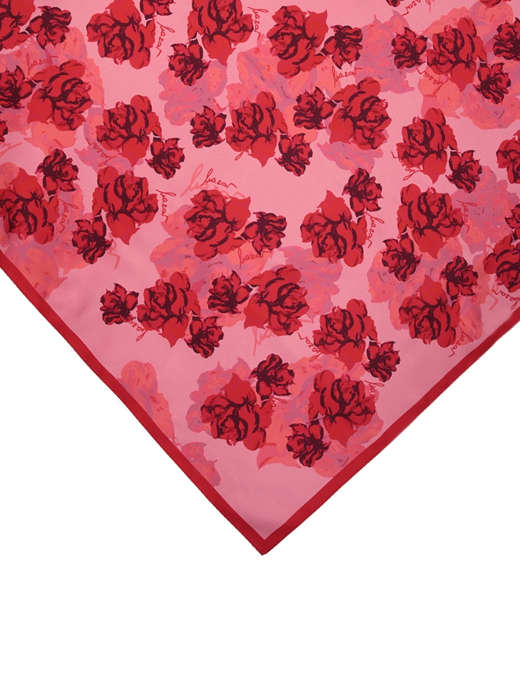 Różowa jedwabna apaszka w czerwone róże