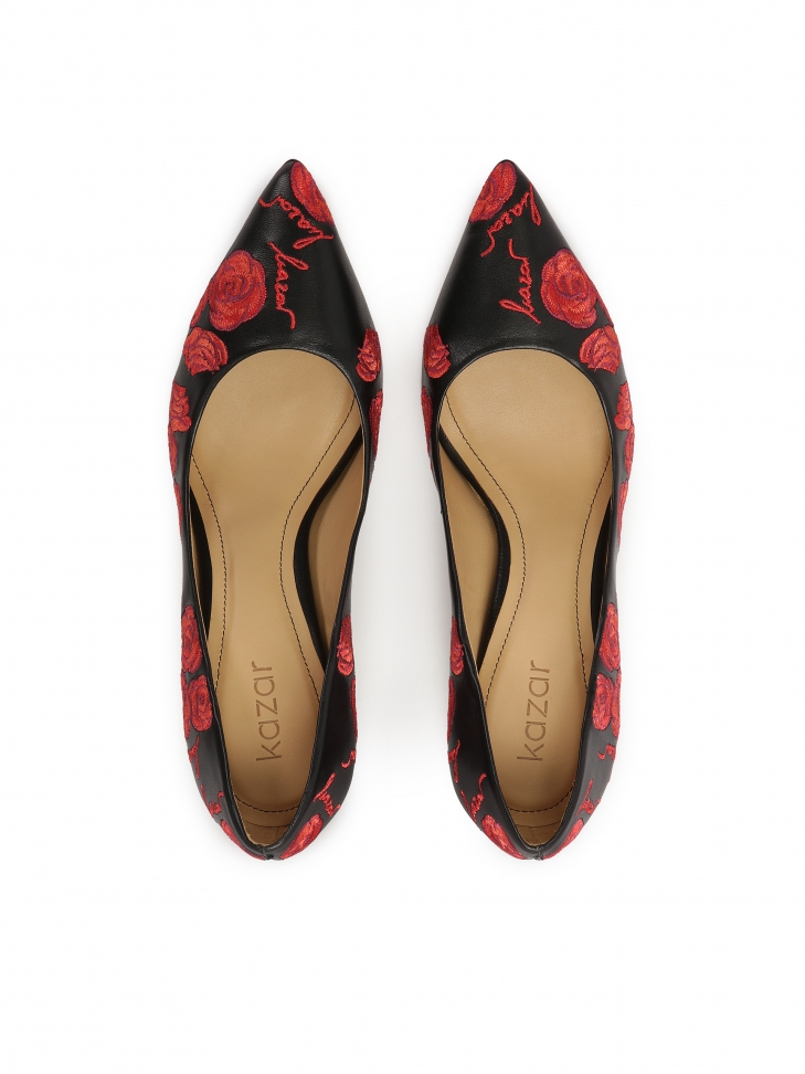 Czarne czółenka w kwiecisty wyszywany wzór