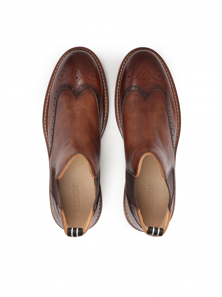 Brązowe sztyblety z rozetowym zdobieniem