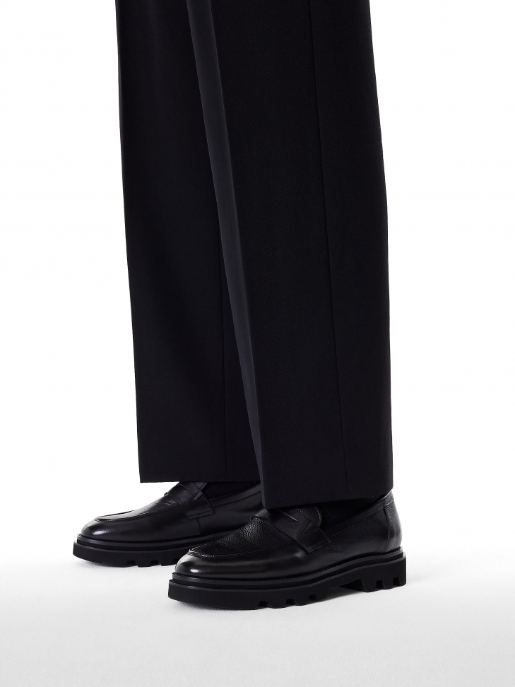 Czarne skórzane loafersy męskie na karbowanej podeszwie