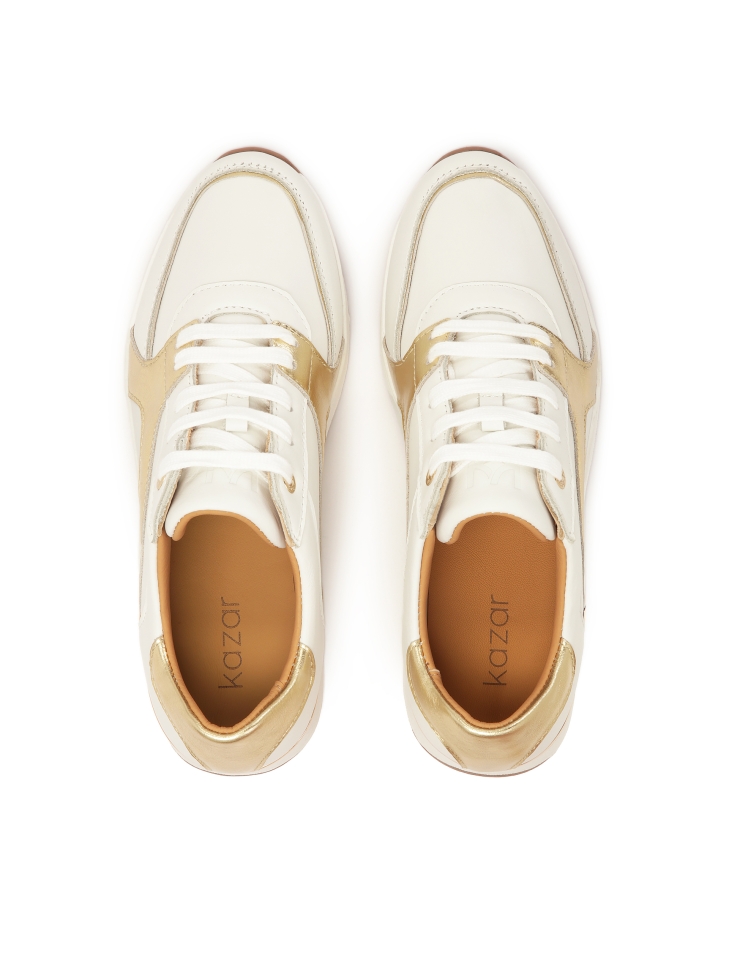 Białe sneakersy ze otą wstawką