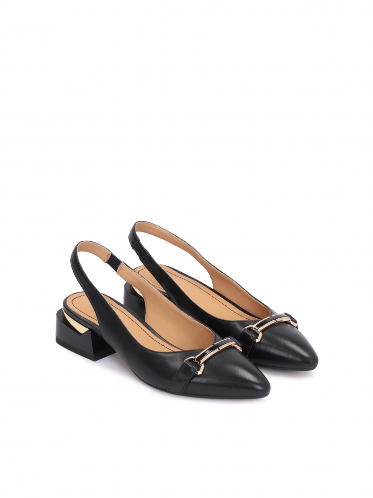 Eleganckie czarne czółenka z ozdobą na przodzie