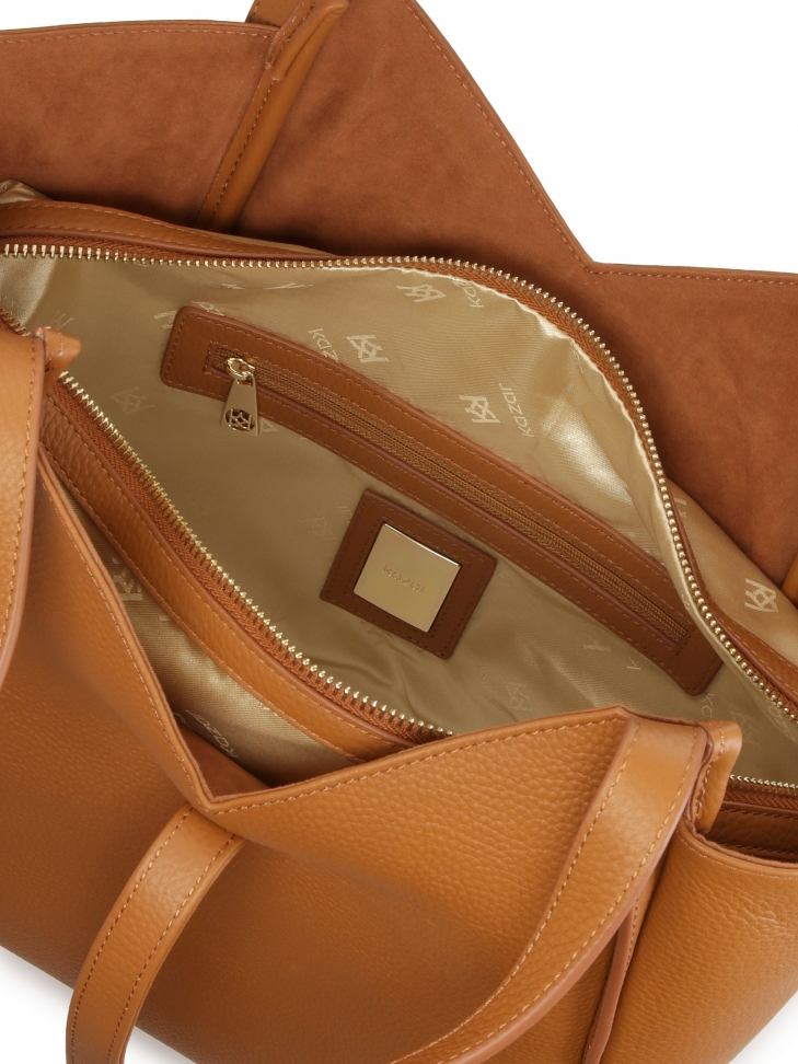 Jasnobrązowa torebka na ramię w kształcie trapezu