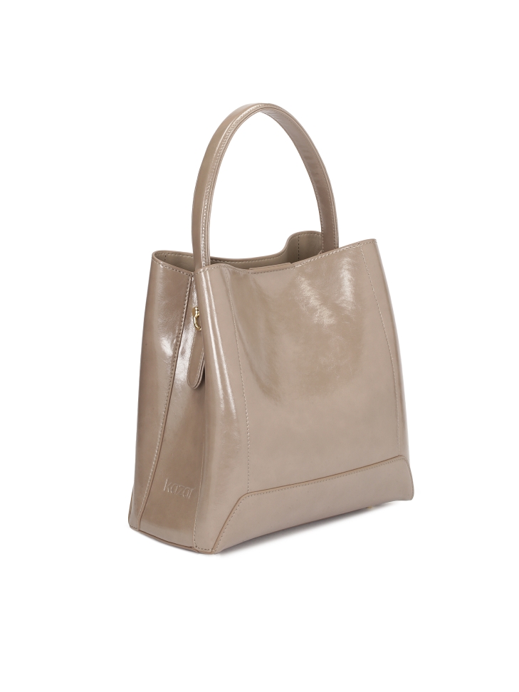 Skórzana torebka z eleganckim zapięciem