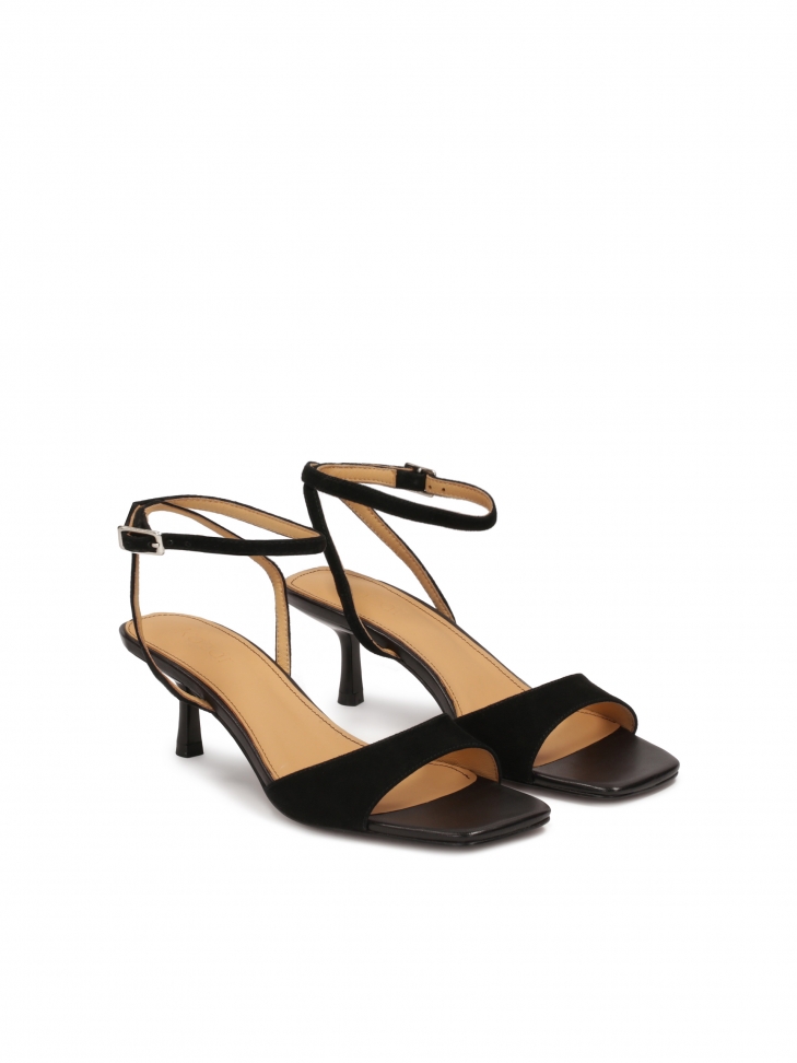 Zamszowe sandały na atrakcyjnym obcasie