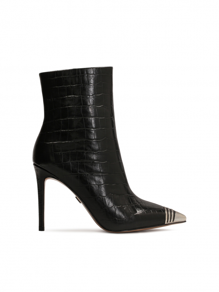 Kobiece botki z tłoczonej skóry ze spiczastym metalowym noskiem