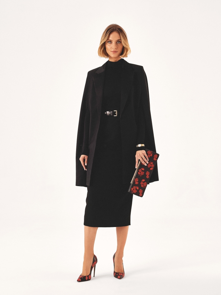 Eleganckie czarne szpilki w czerwone kwiaty