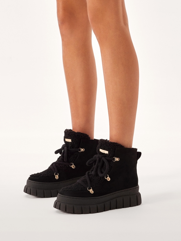 Zamszowe trzewiki z ociepleniem na grubszej podeszwie