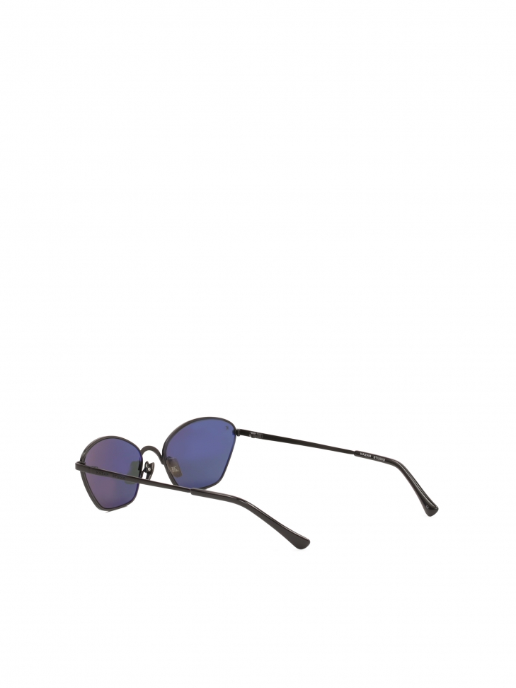 Czarne okulary przeciwsłoneczne z metalową oprawką