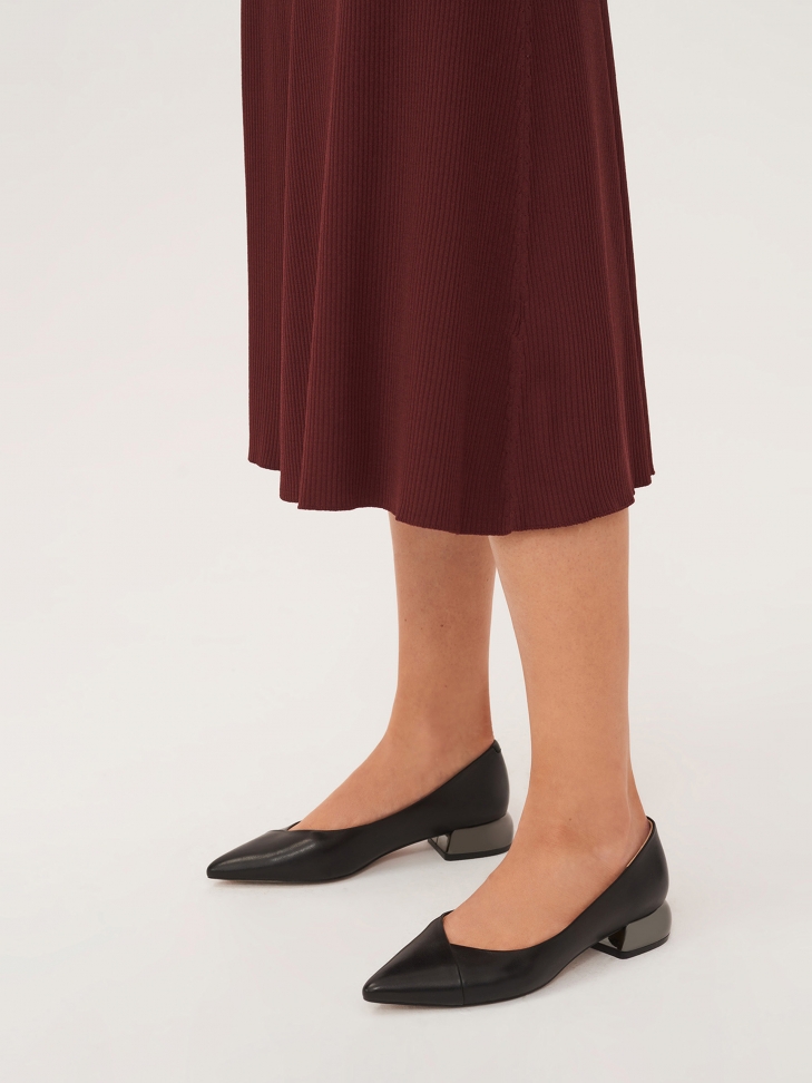 Niskie skórzane czółenka ze spiczastym noskiem