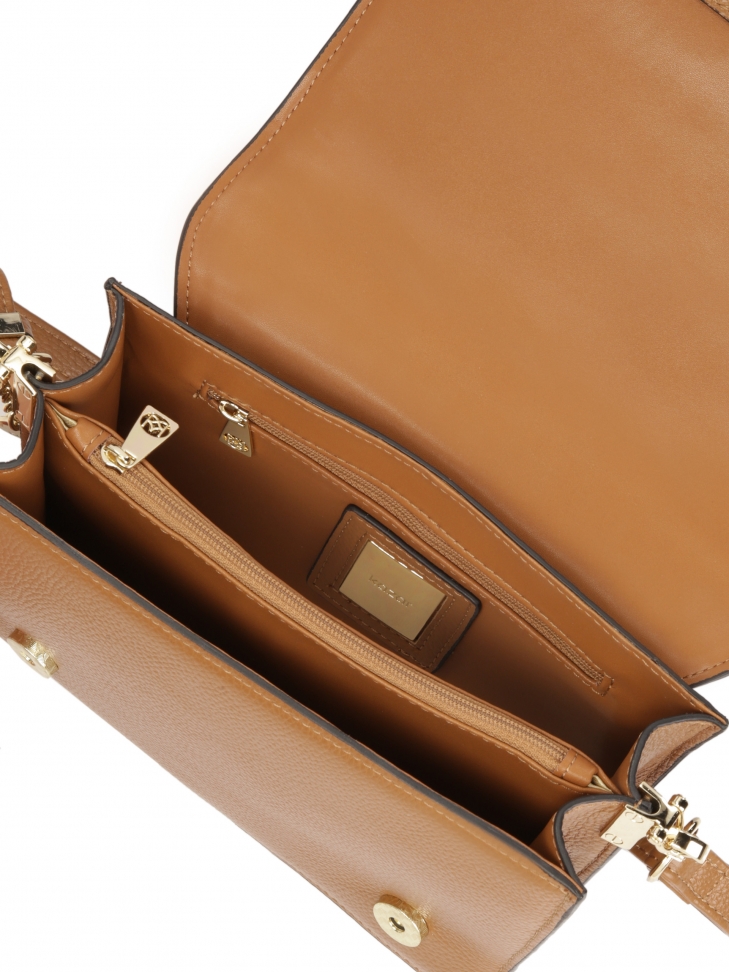 Skórzana torebka z pikowaną klapą i dwoma paskami