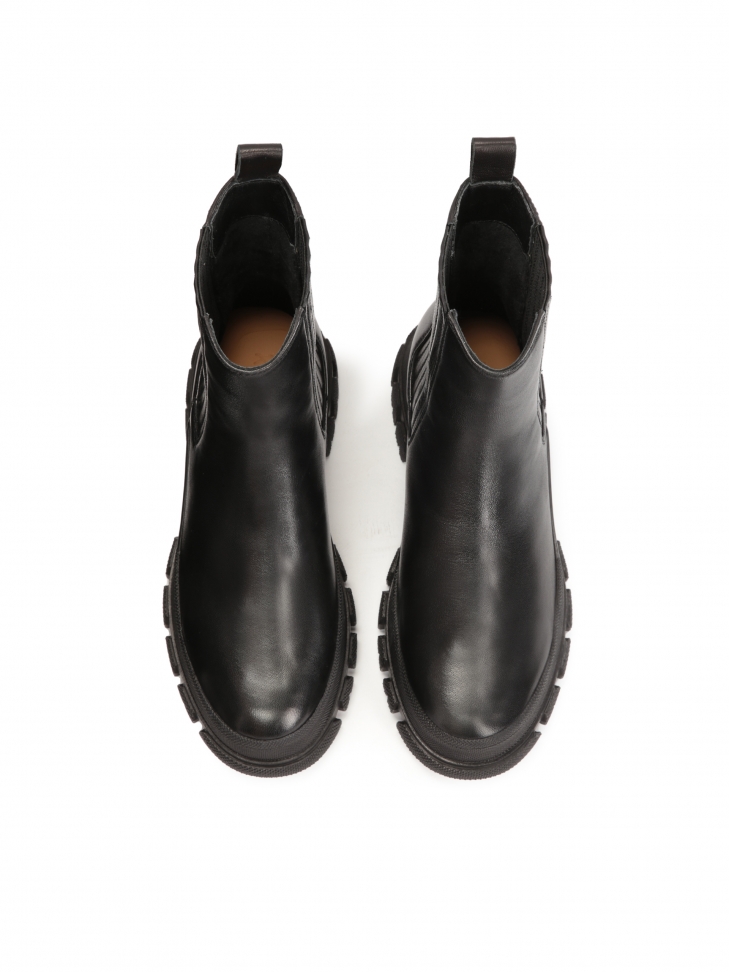 Wsuwane botki na prostej podeszwie