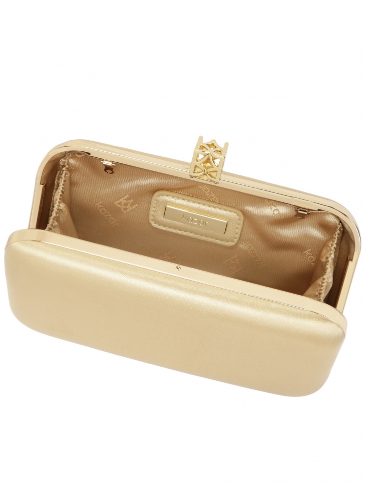 Beżowa kopertówka z efektownym zapięciem