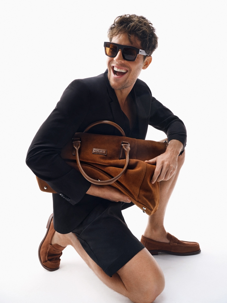 Loafersy z naszytym ozdobnym paskiem z wycięciem