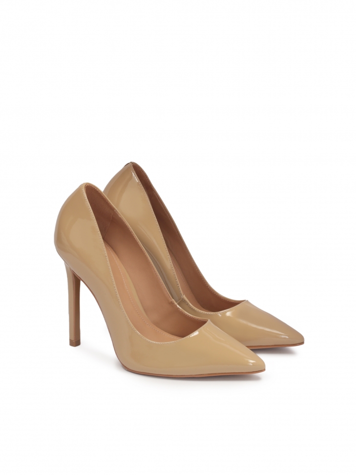 Jasnobrązowe lakierowane czółenka o ponadczasowym oju