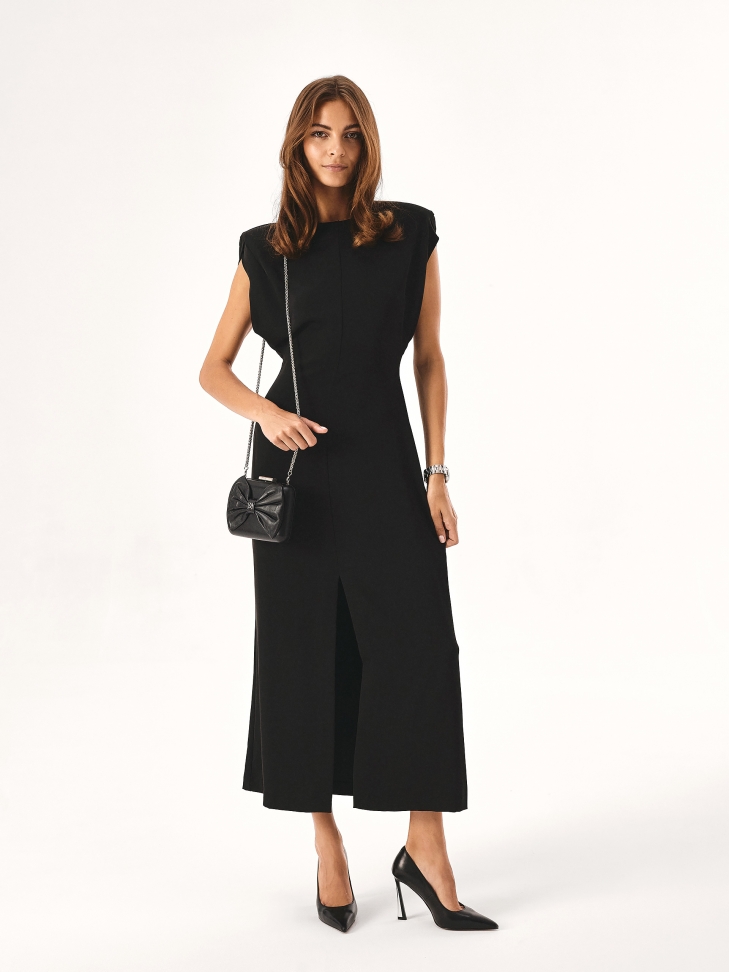 Czarne czółenka na obcasie z metalową wstawką