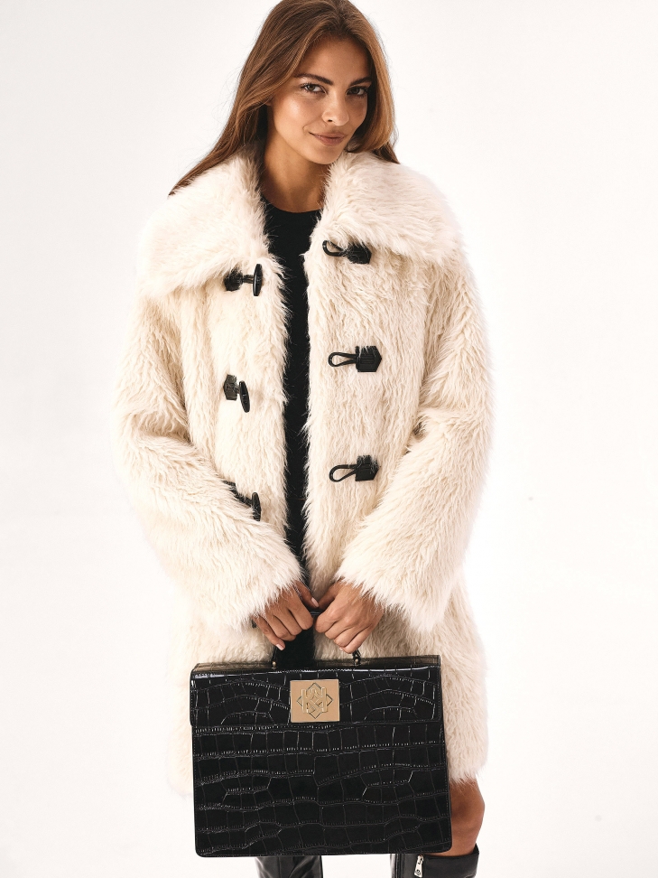 Czarna torebka w formie aktówki