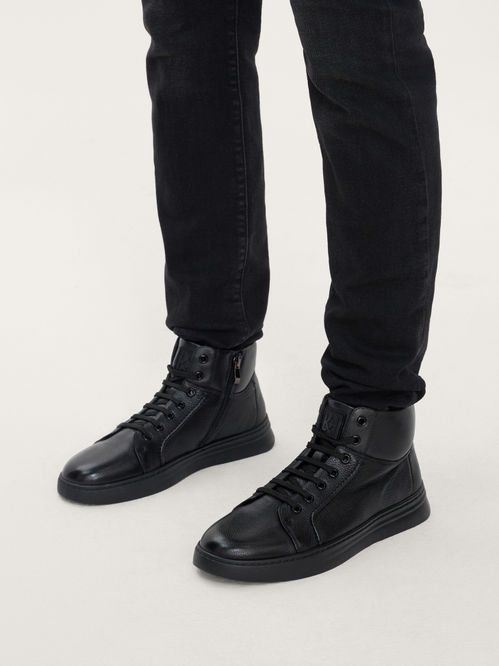 Czarne skórzane sneakersy z wysoką cholewką