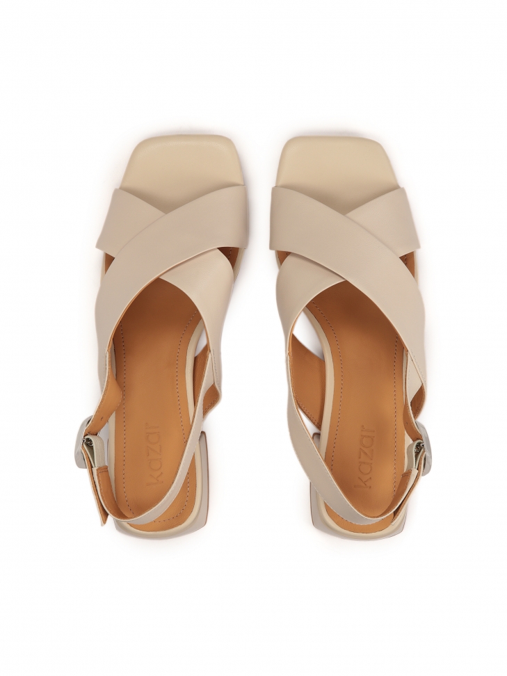 Skórzane sandały na niskim obcasie