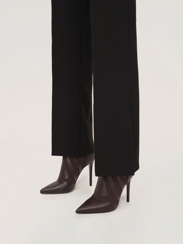 Ciemnobrązowe wsuwane botki w finezyjny wzór