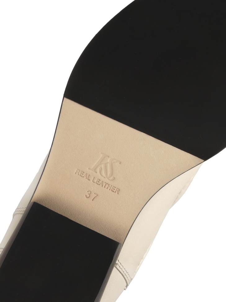 Skórzane kowbojki w kolorze amanej bieli