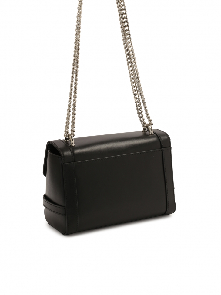 Skórzana czarna torebka na łańcuszku o sztywnej konstrukcji