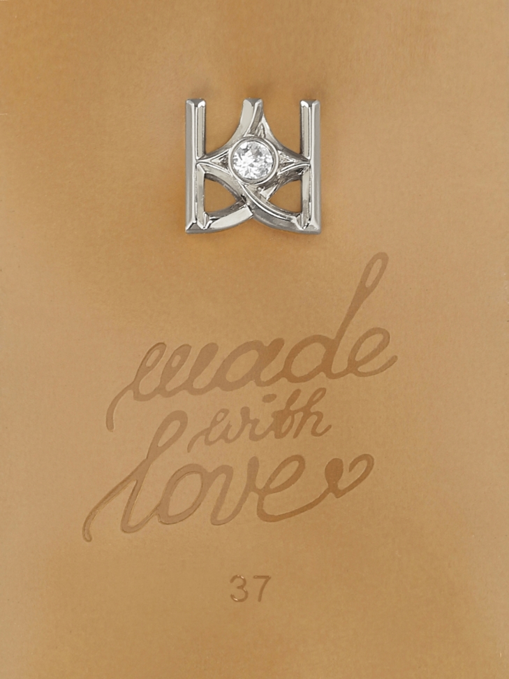 Białe skórzane czółenka z błyszczącym kwiatem