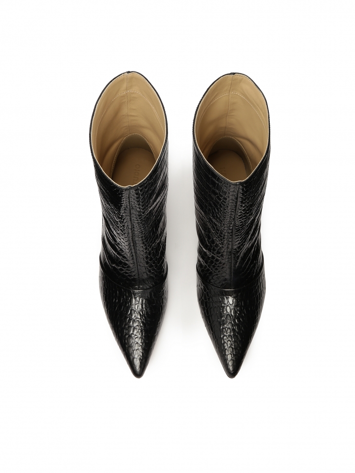 Modne botki z szeroką cholewką